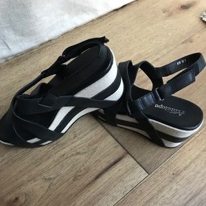 Antelope Wedge sandals in black